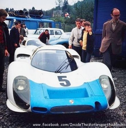 Hans Herrmann i Rolf Stommelen – Porsche 908.
